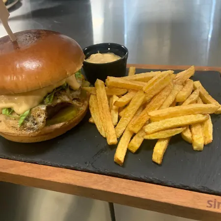 Апартаменты мишел *